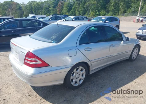 2006 Mercedes-Benz C-Class Luxury z USA, uszkodzony, nr VIN WDBRF92H86F794117